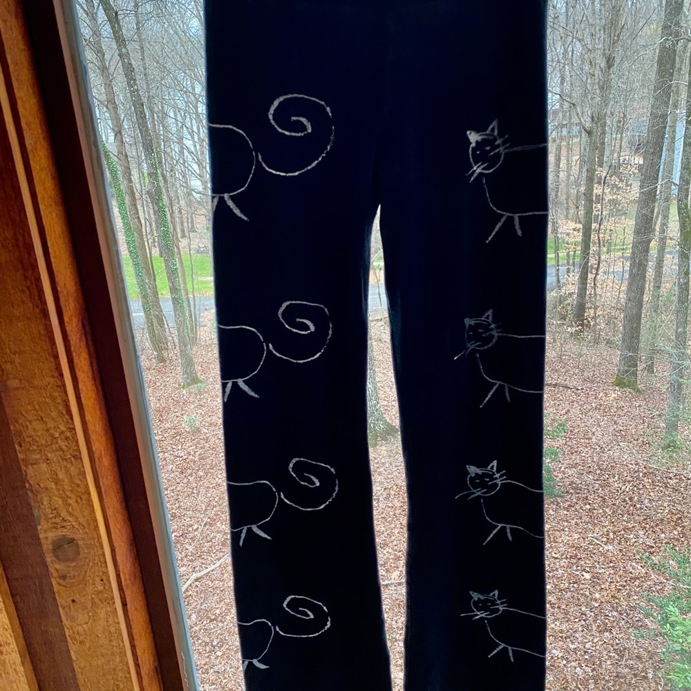 Workout pants decorated with cats! Sol Y Luna